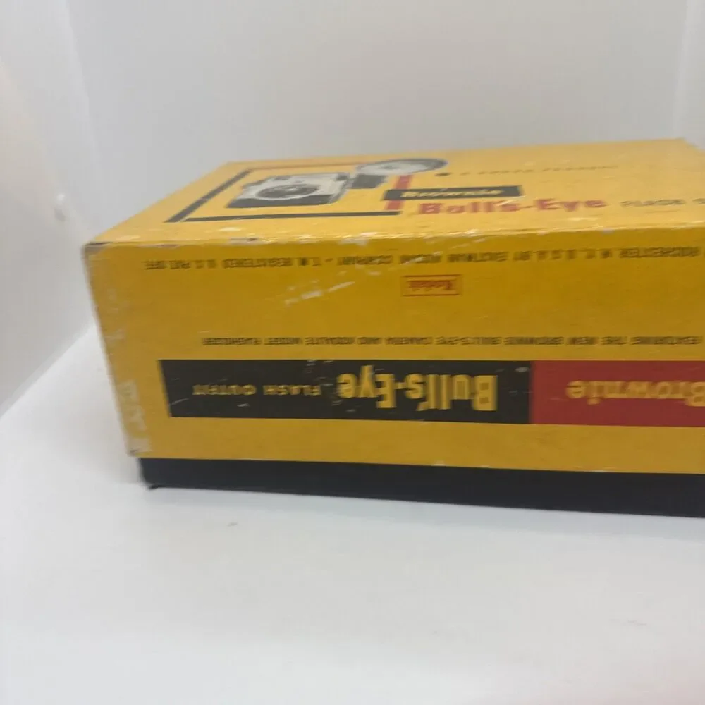 Vintage Kodak Brownie Bulls-Eye Flash Outfit Camera TESTED with Box